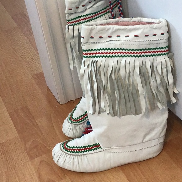 COPY - Genuine handcrafted Native moccasins - Picture 2 of 2